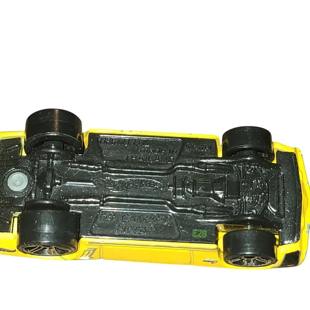 2011 Hot Wheels ‘69 Camaro SS Yellow Convertible Diecast Car 1:64